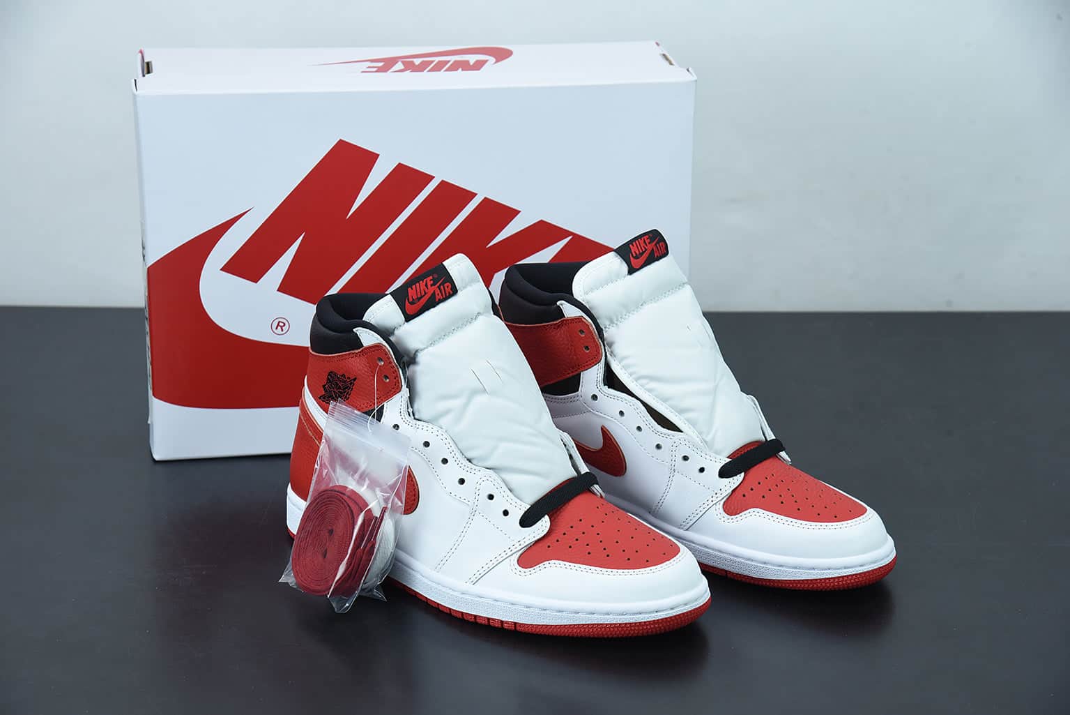 Nike Air Jordan 1 High "Heritage"
