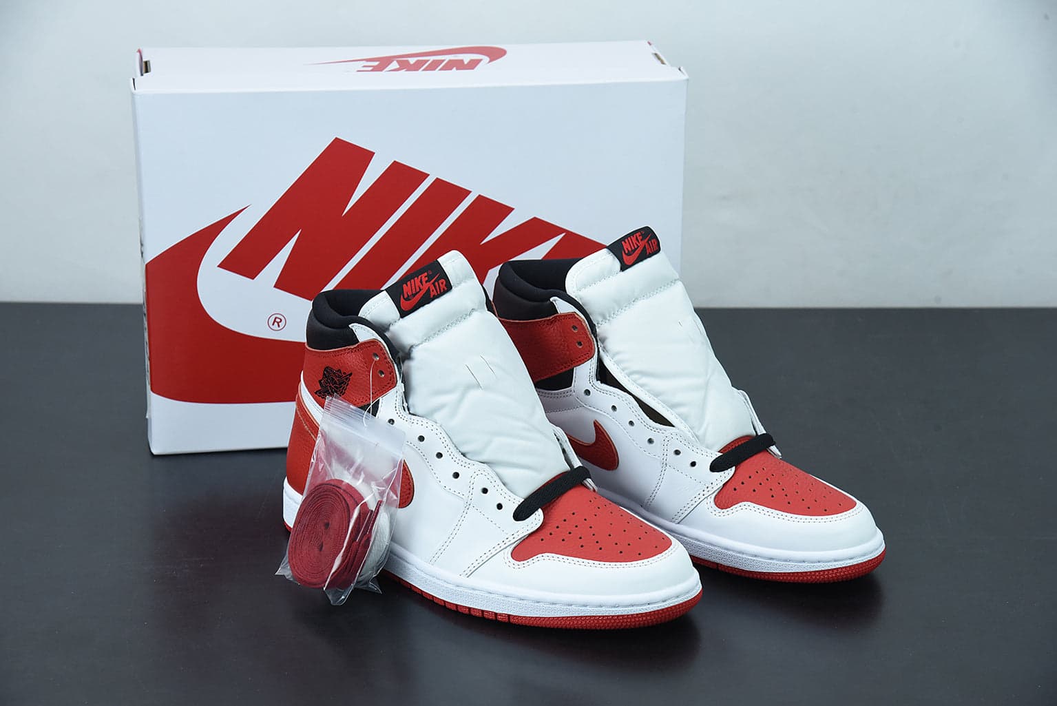 Nike Air Jordan 1 High "Heritage"