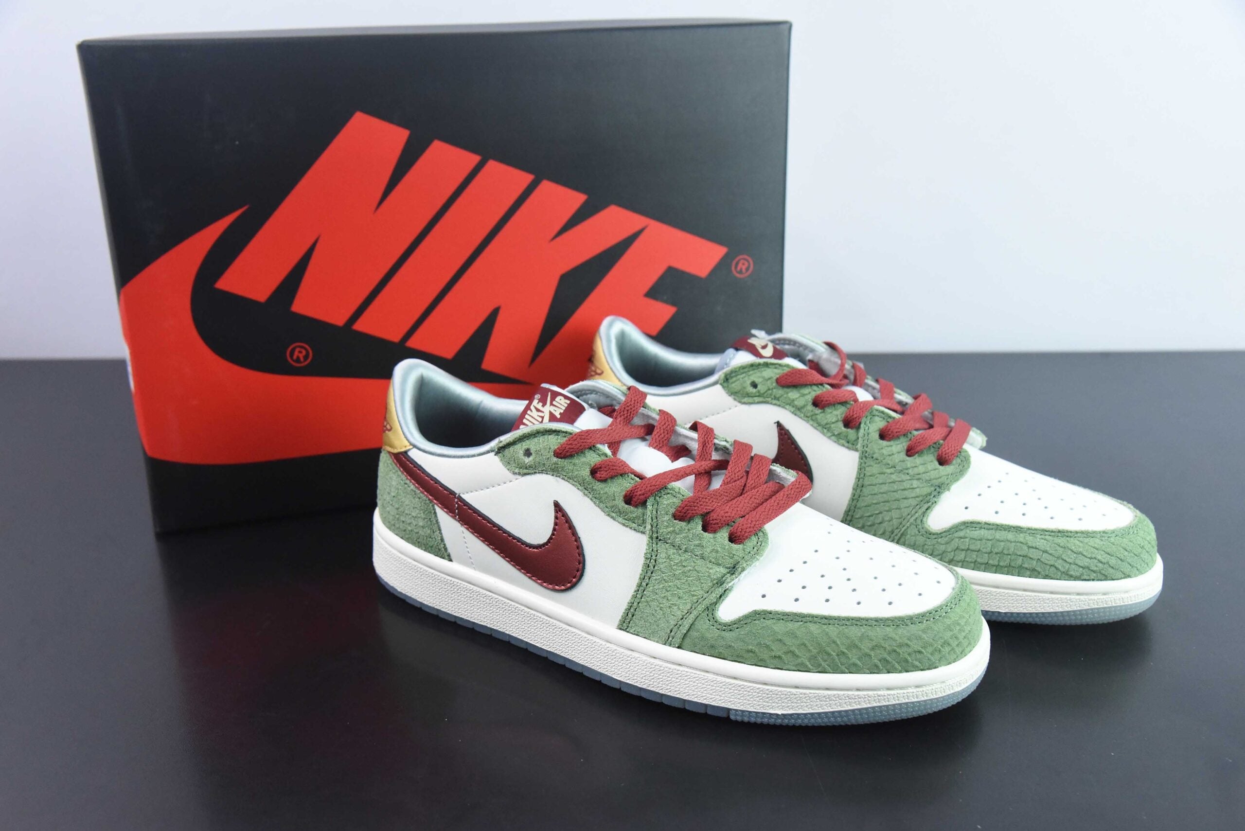 Nike Air Jordan 1 Low OG "Year of the Dragon (2024)" - Imagen 1