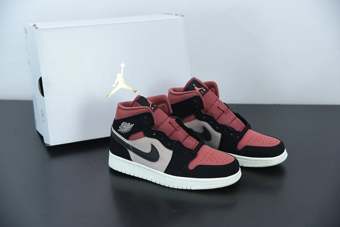 Nike Air Jordan 1 Mid "Particle Beige"