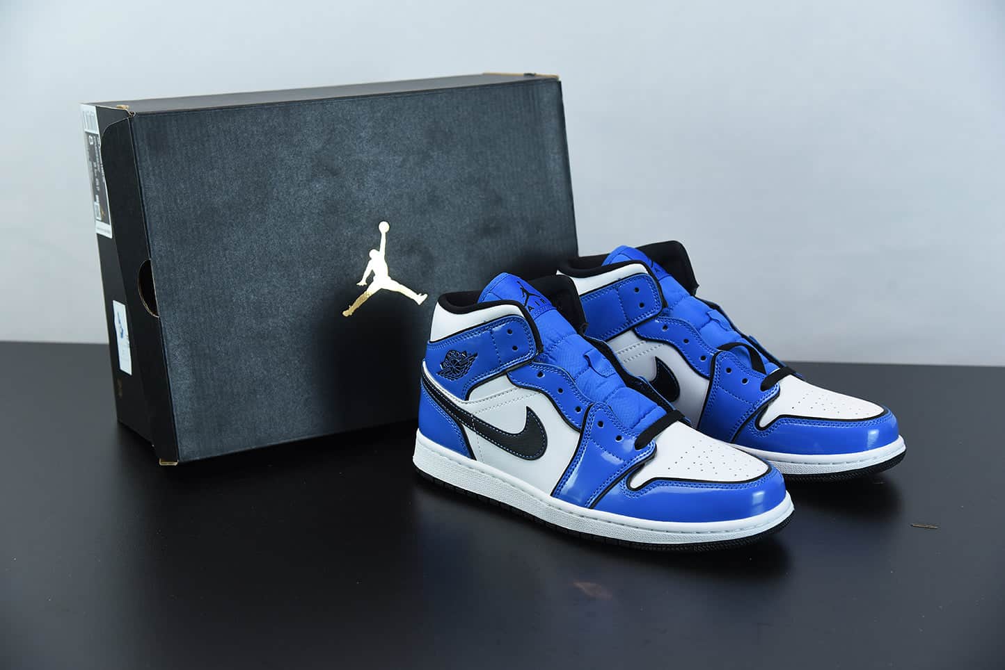 Nike Air Jordan 1 Mid Signal Blue