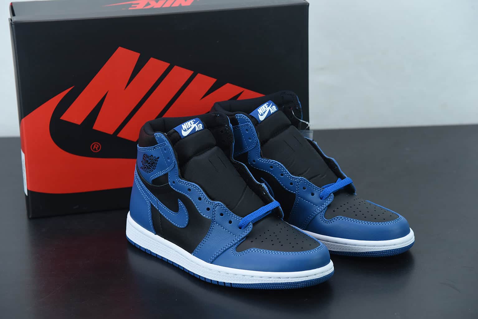 Nike Air Jordan 1 Retro High OG "Dark Marina Blue"