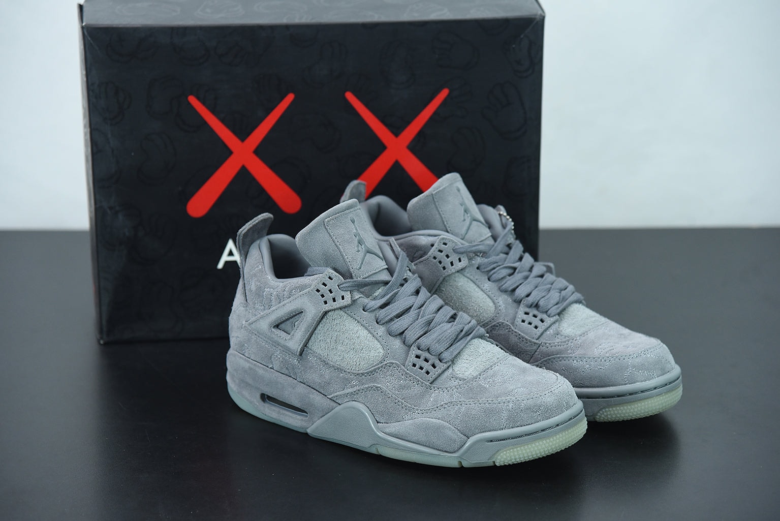 Nike Air Jordan 4 Retro Kaws "Grey" - Imagen 1