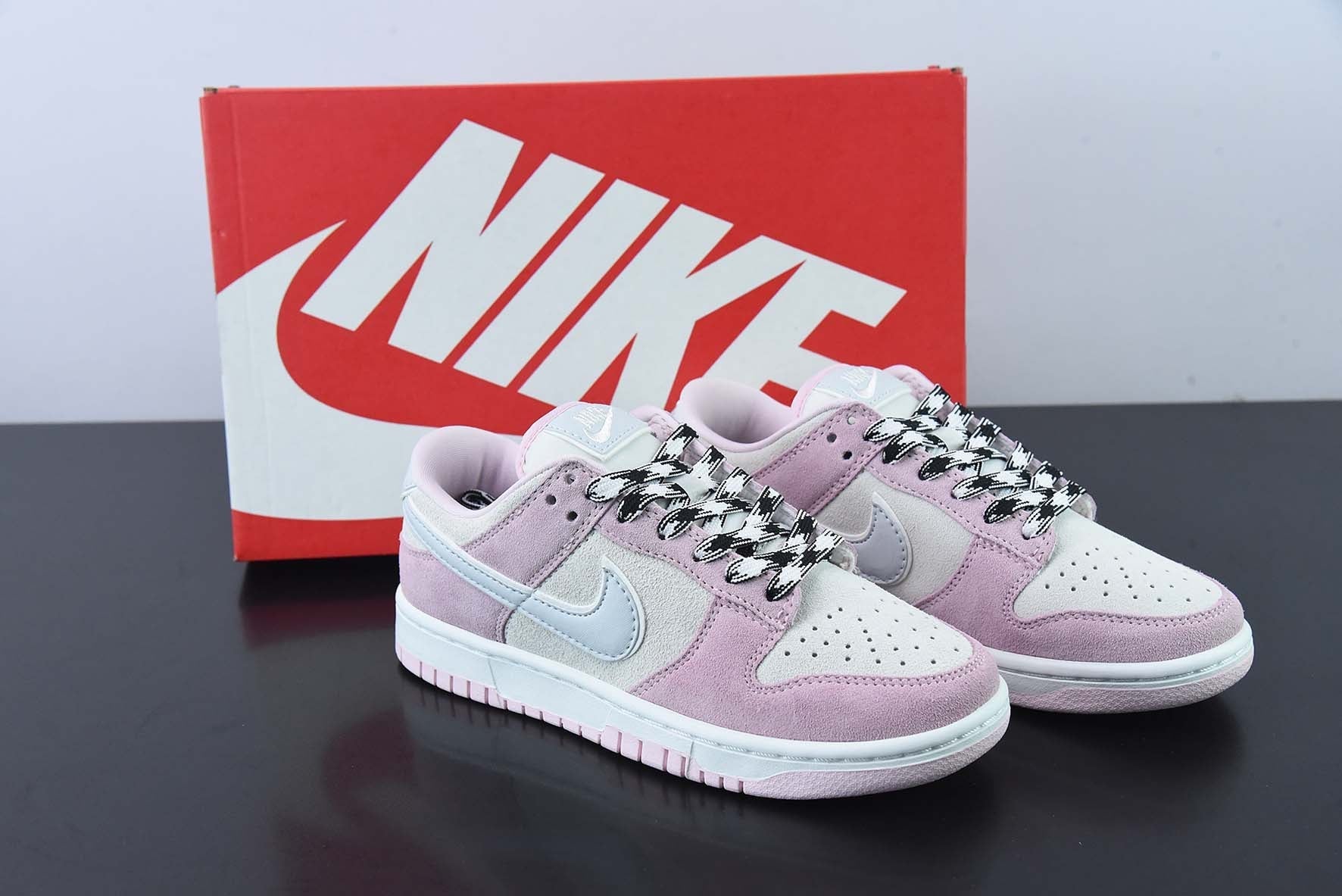 Nike Dunk Low "Pink Suede" - Imagen 1