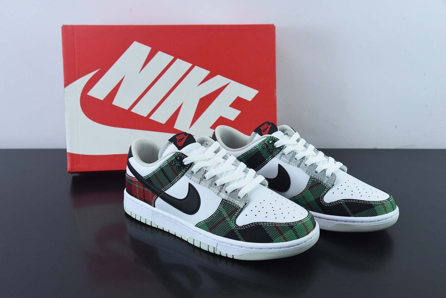 Nike Dunk Low "Tartan Plaid" - Imagen 1