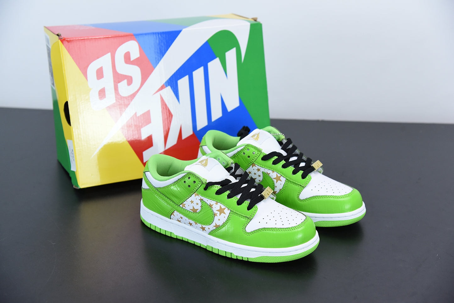 Nike SB Dunk Low Supreme Stars Mean Green (2021) - Imagen 1