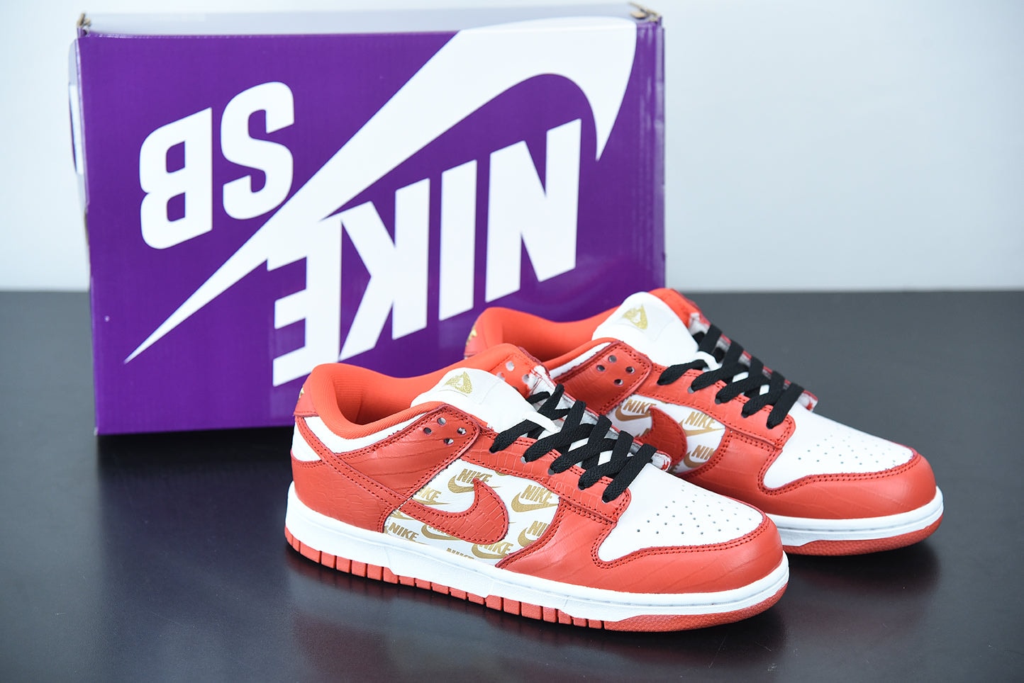 Nike SB Dunk Low x Supreme White Red - Imagen 1